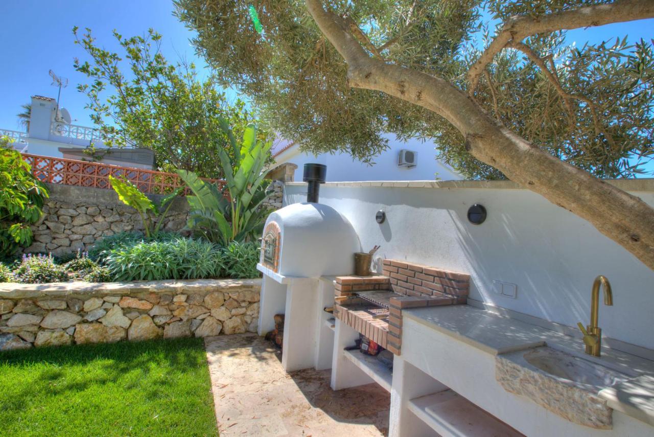 Villa Mas Tranquila - A Stylish Villa With Pool 150 M From The Beach Конил-де-ла-Фронтера Екстериор снимка