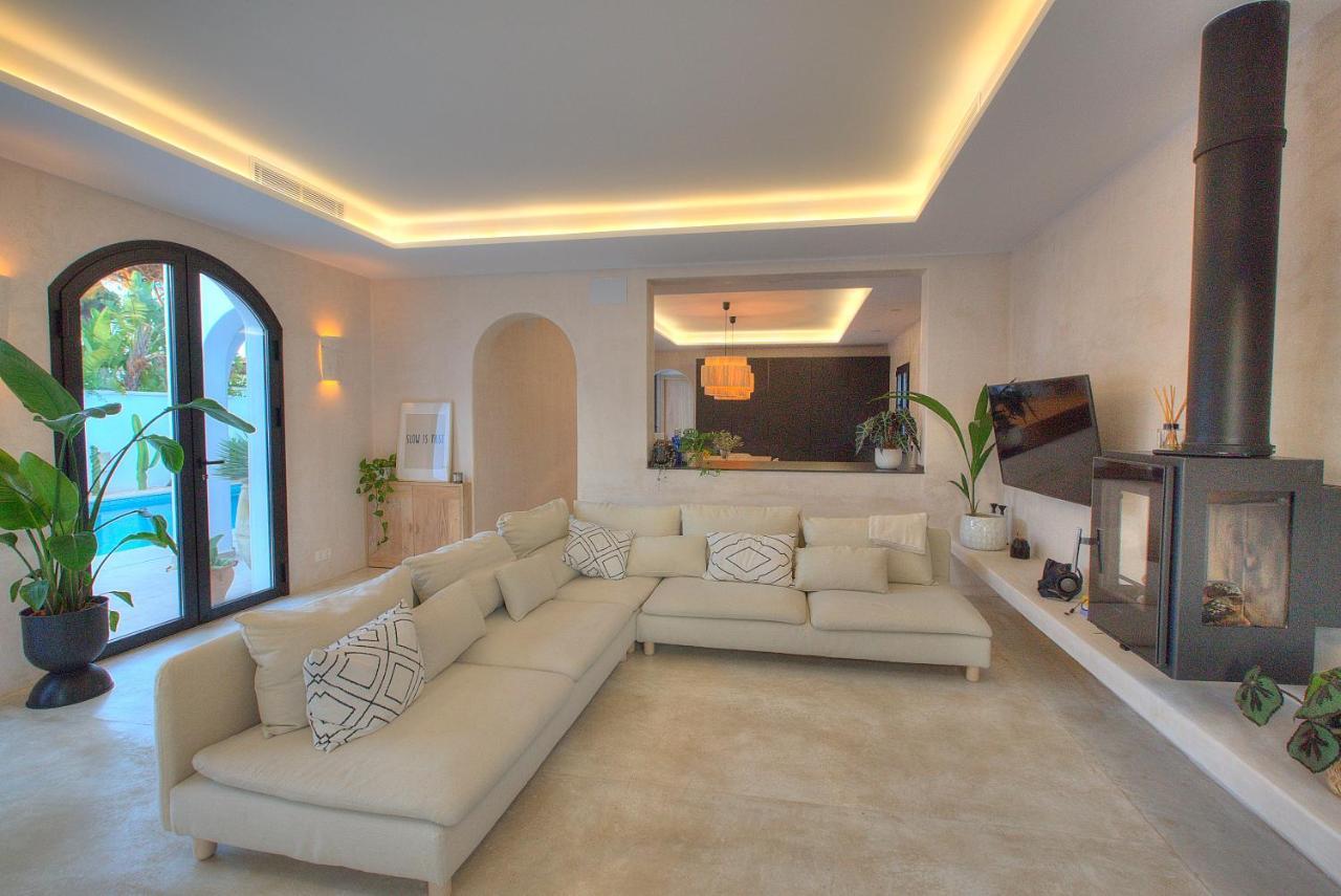 Villa Mas Tranquila - A Stylish Villa With Pool 150 M From The Beach Конил-де-ла-Фронтера Екстериор снимка