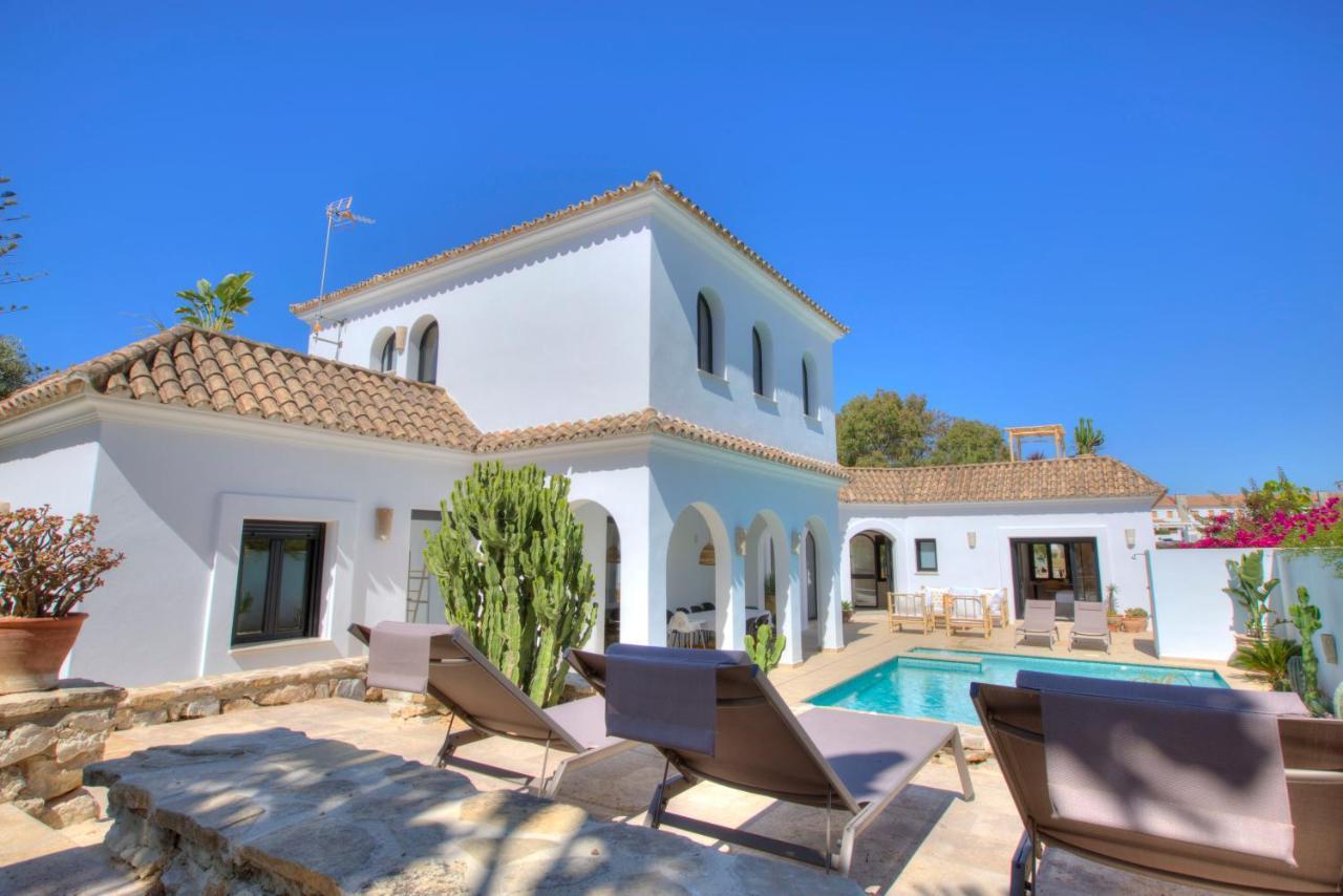 Villa Mas Tranquila - A Stylish Villa With Pool 150 M From The Beach Конил-де-ла-Фронтера Екстериор снимка