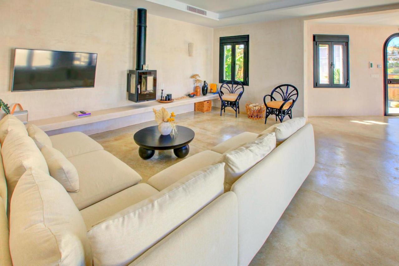 Villa Mas Tranquila - A Stylish Villa With Pool 150 M From The Beach Конил-де-ла-Фронтера Екстериор снимка