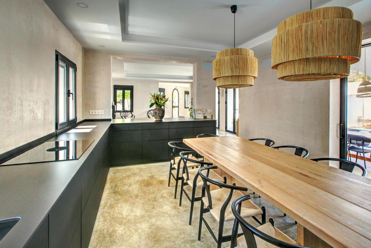 Villa Mas Tranquila - A Stylish Villa With Pool 150 M From The Beach Конил-де-ла-Фронтера Екстериор снимка