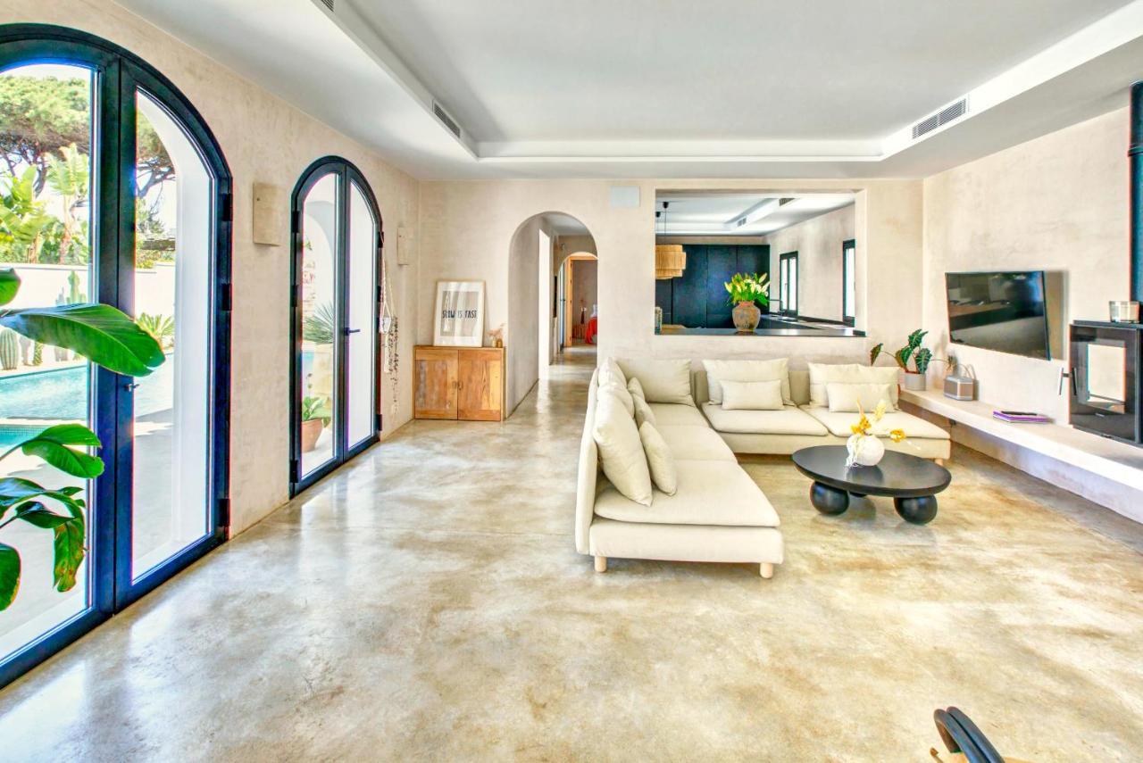 Villa Mas Tranquila - A Stylish Villa With Pool 150 M From The Beach Конил-де-ла-Фронтера Екстериор снимка