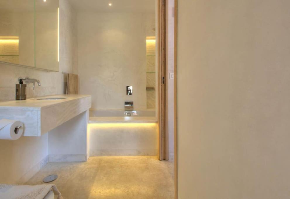 Villa Mas Tranquila - A Stylish Villa With Pool 150 M From The Beach Конил-де-ла-Фронтера Екстериор снимка