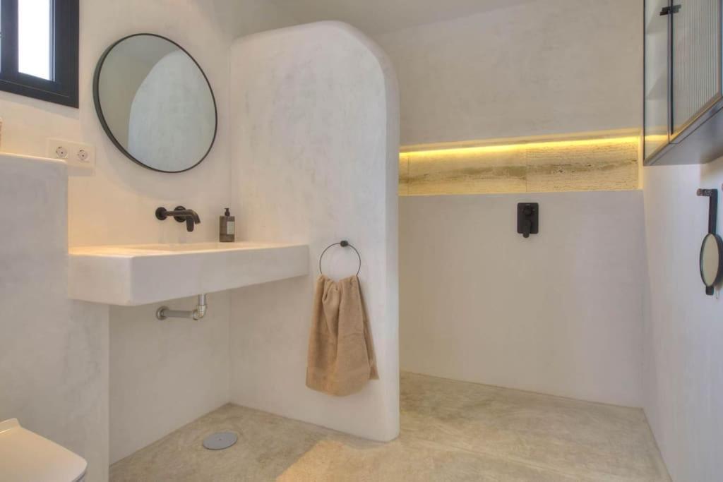 Villa Mas Tranquila - A Stylish Villa With Pool 150 M From The Beach Конил-де-ла-Фронтера Екстериор снимка