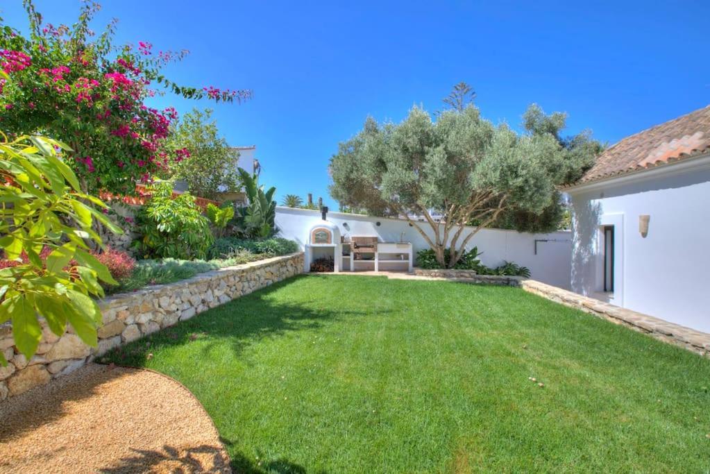 Villa Mas Tranquila - A Stylish Villa With Pool 150 M From The Beach Конил-де-ла-Фронтера Екстериор снимка